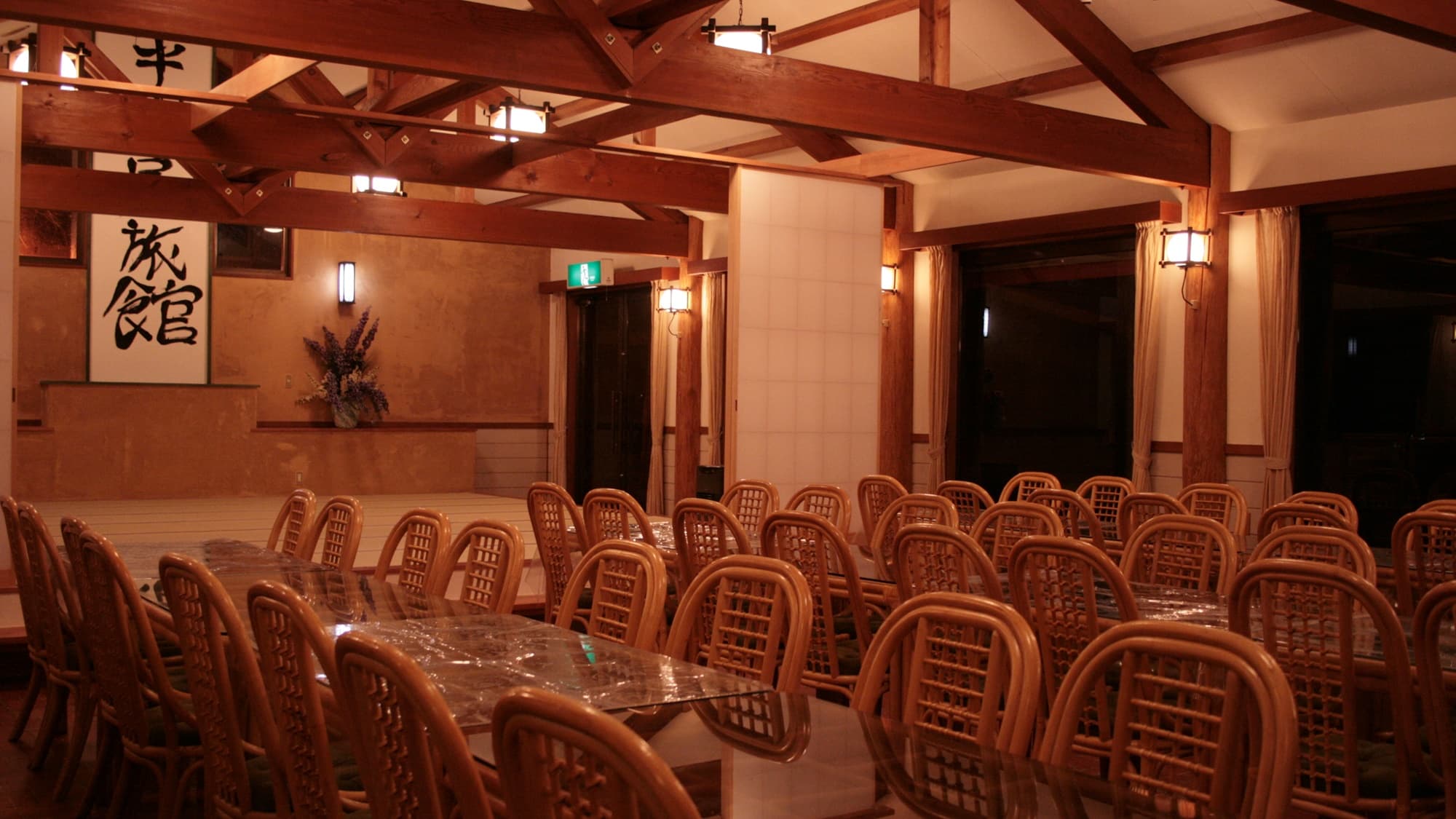 *Restaurant: Enjoy a pleasant meal in a bright and welcoming restaurant.