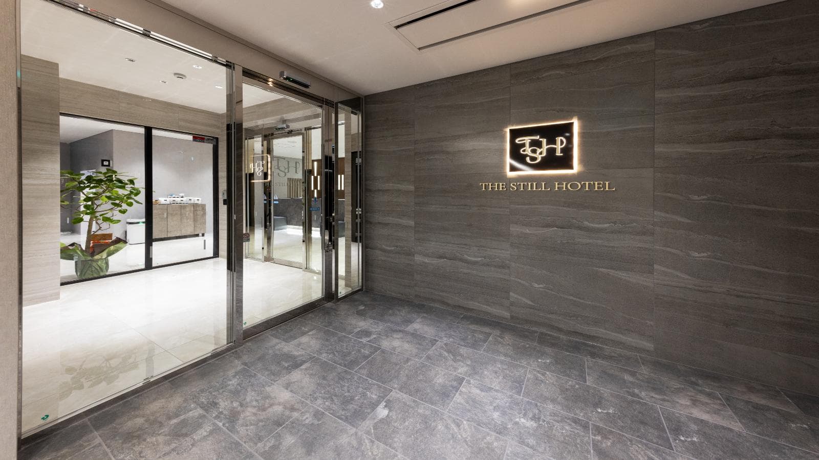 Entrance (2nd floor)