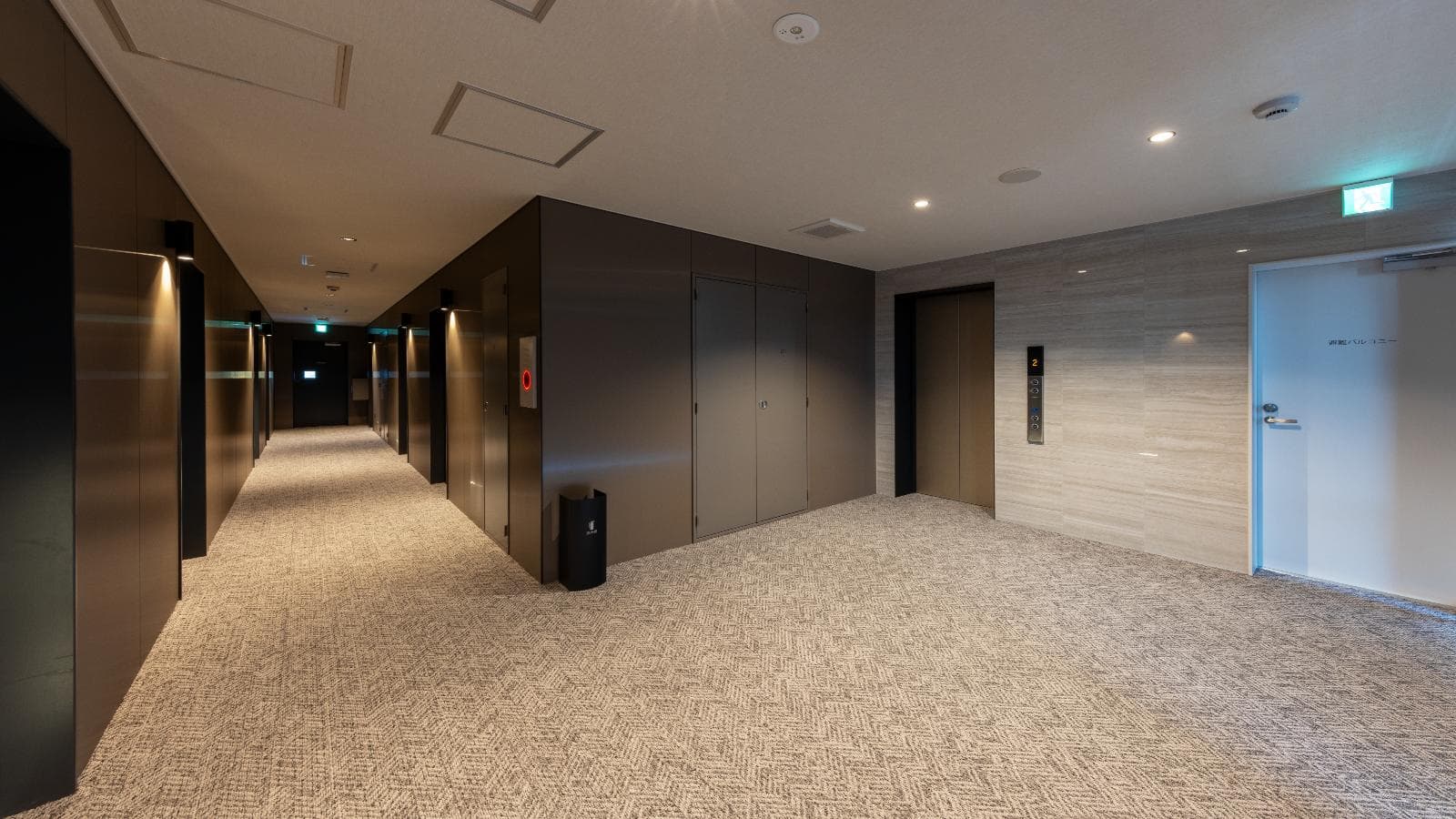 Elevator hall (guest room floor)