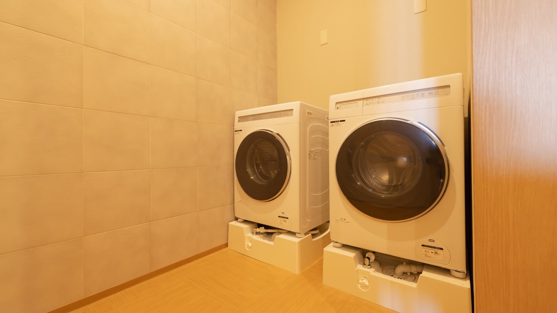 [Laundry] Free laundry is available. Detergent is available for purchase at the store.