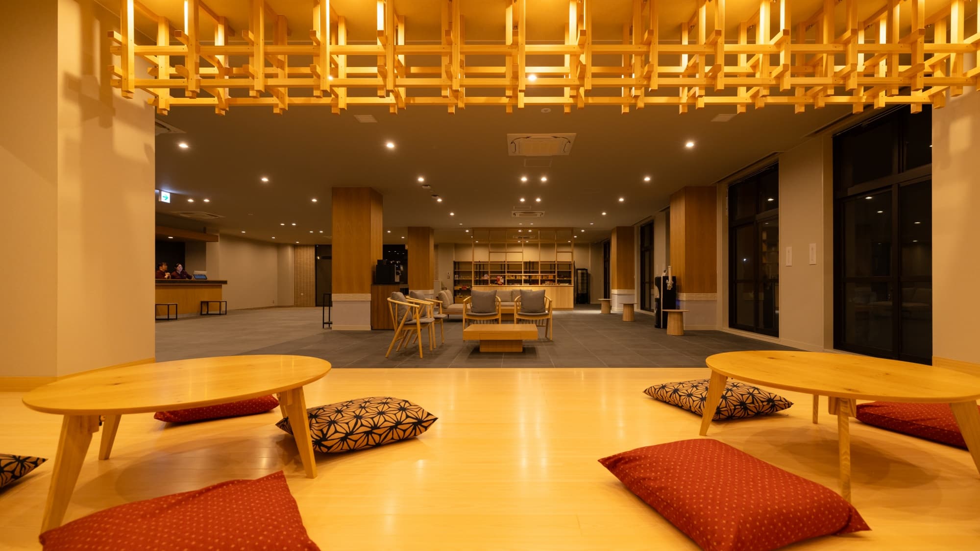 [Lobby Lounge] A hall space made with wood from Iwate where you can stretch your legs and relax.