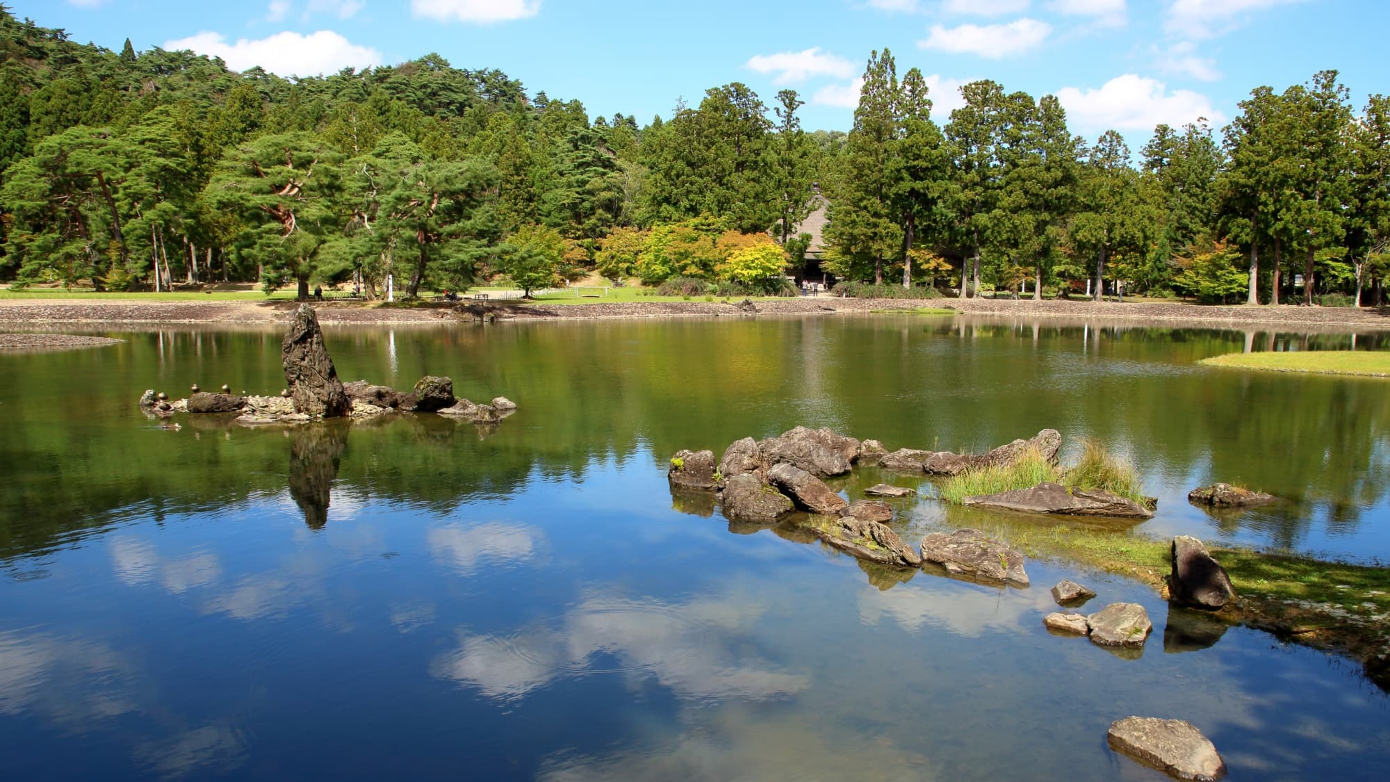 [Nearby sightseeing] Motsuji Temple: Even now, more than 800 years later, it still retains its beauty as it did back then.