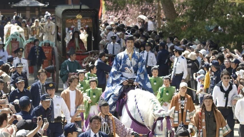 [Nearby sightseeing] Every year, a popular entertainer plays the role of Yoshitsune at the Spring Fujiwara Festival.