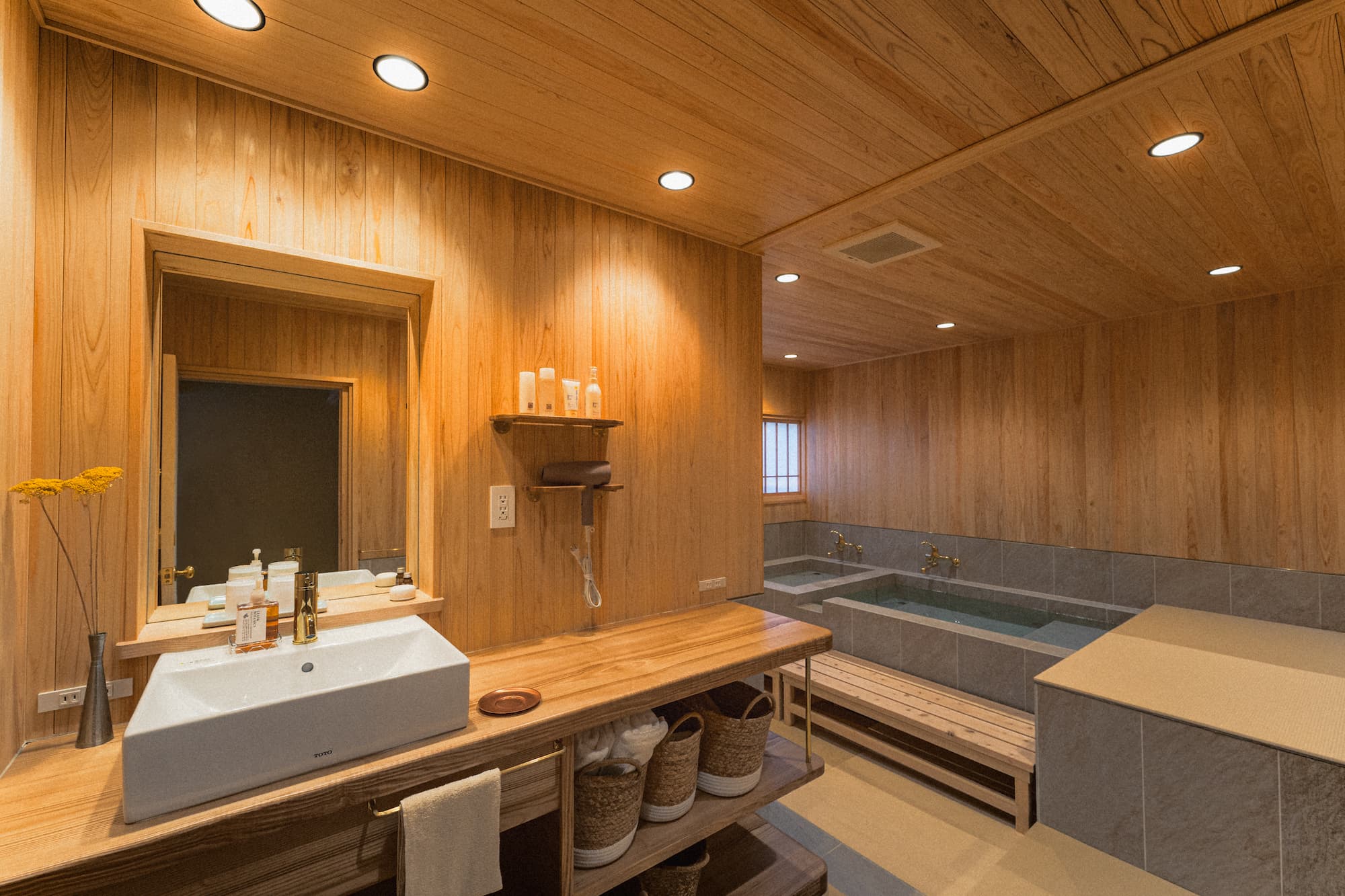 Shaking House - Bath 3