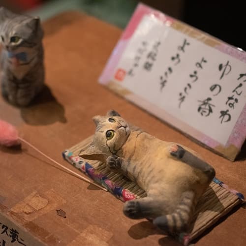 Every time I find a cute cat figurine, I get excited ♪