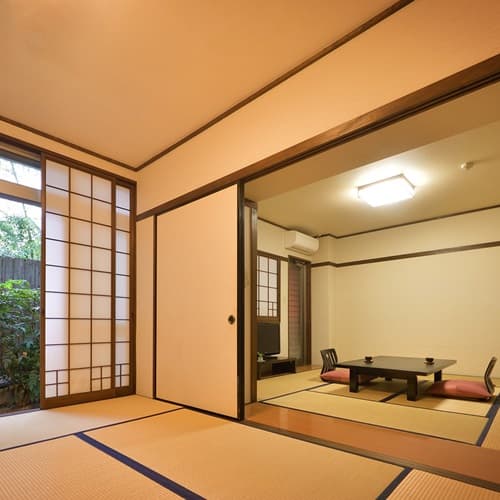 [Room/Japanese-style room with semi-open-air bath] A spacious two-room Japanese-style room is available.