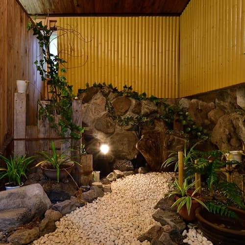 [Large communal bath] It has a Japanese atmosphere.