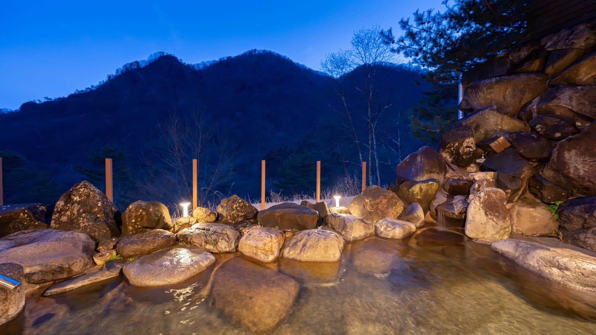 [Open-air bath] The water quality is such that you can soak in it for a long time without worry.