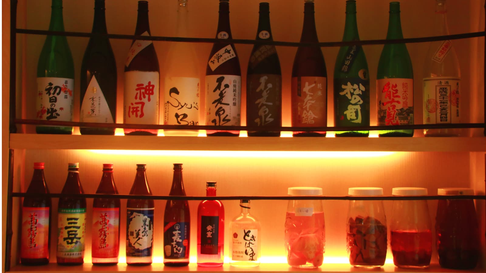 [Bar] We also stock your favorite sake, shochu, and fruit liquor.