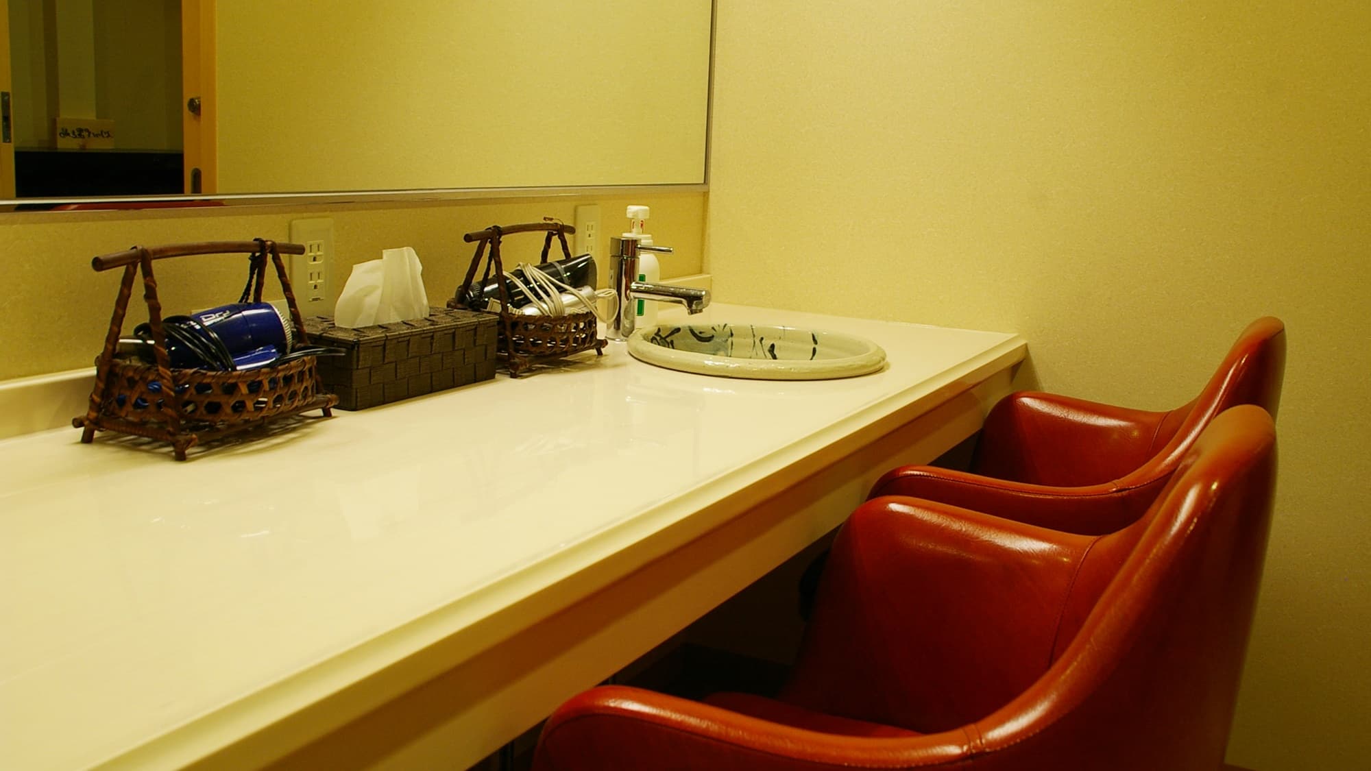 *[Bathroom] This is the dressing room. The washbasin is clean and functional. You can take your time getting ready after the bath.