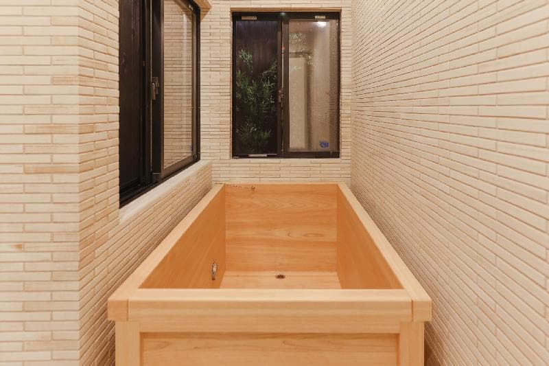 Bathtub