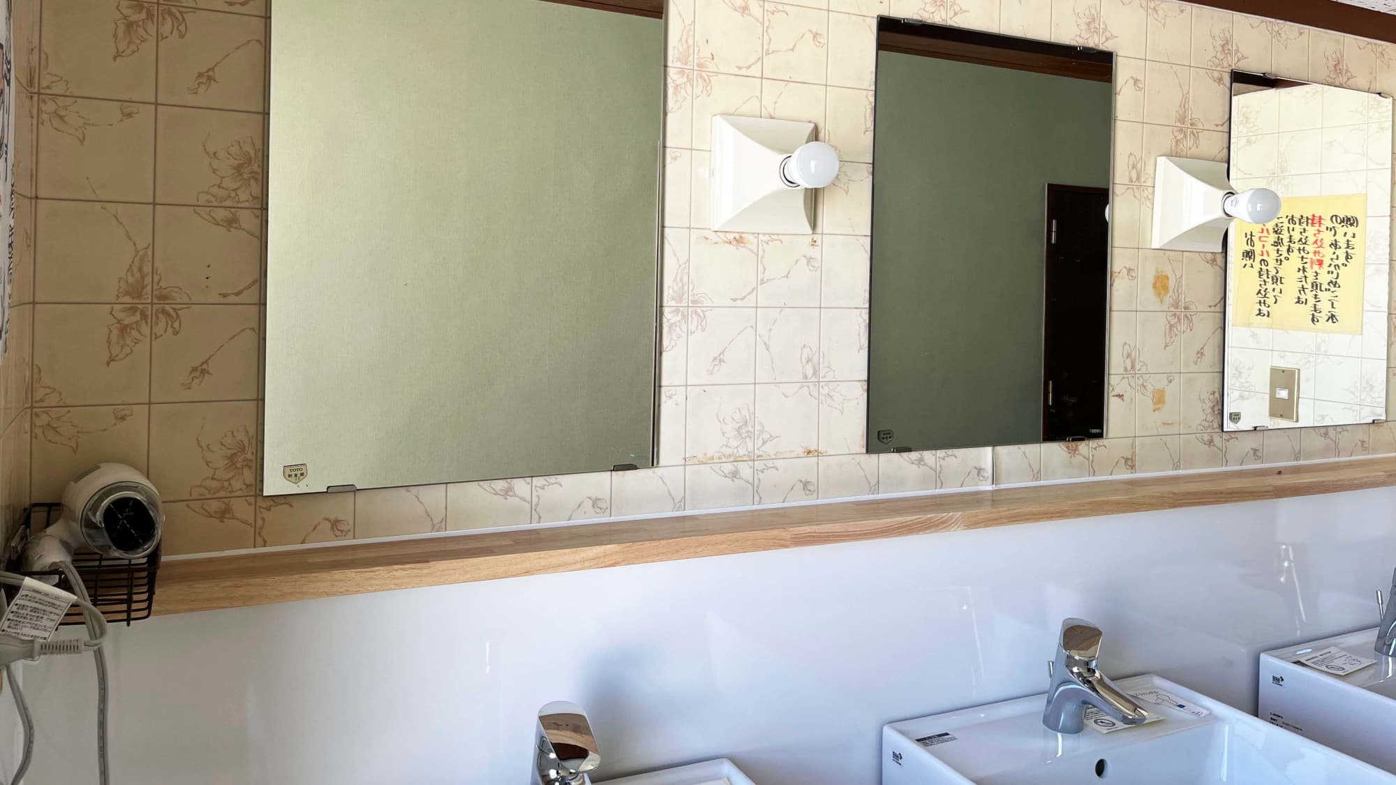 ・ Equipped with a hair dryer in the shared washroom