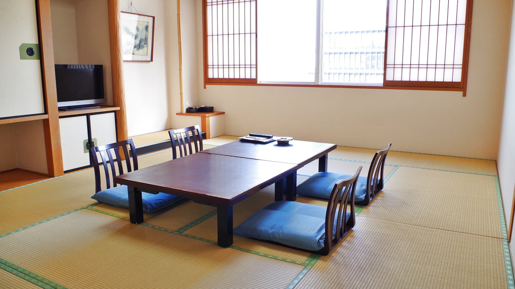 * [Japanese-style room 12 tatami mats: city side] A Japanese-style room type where you can relax on tatami mats.