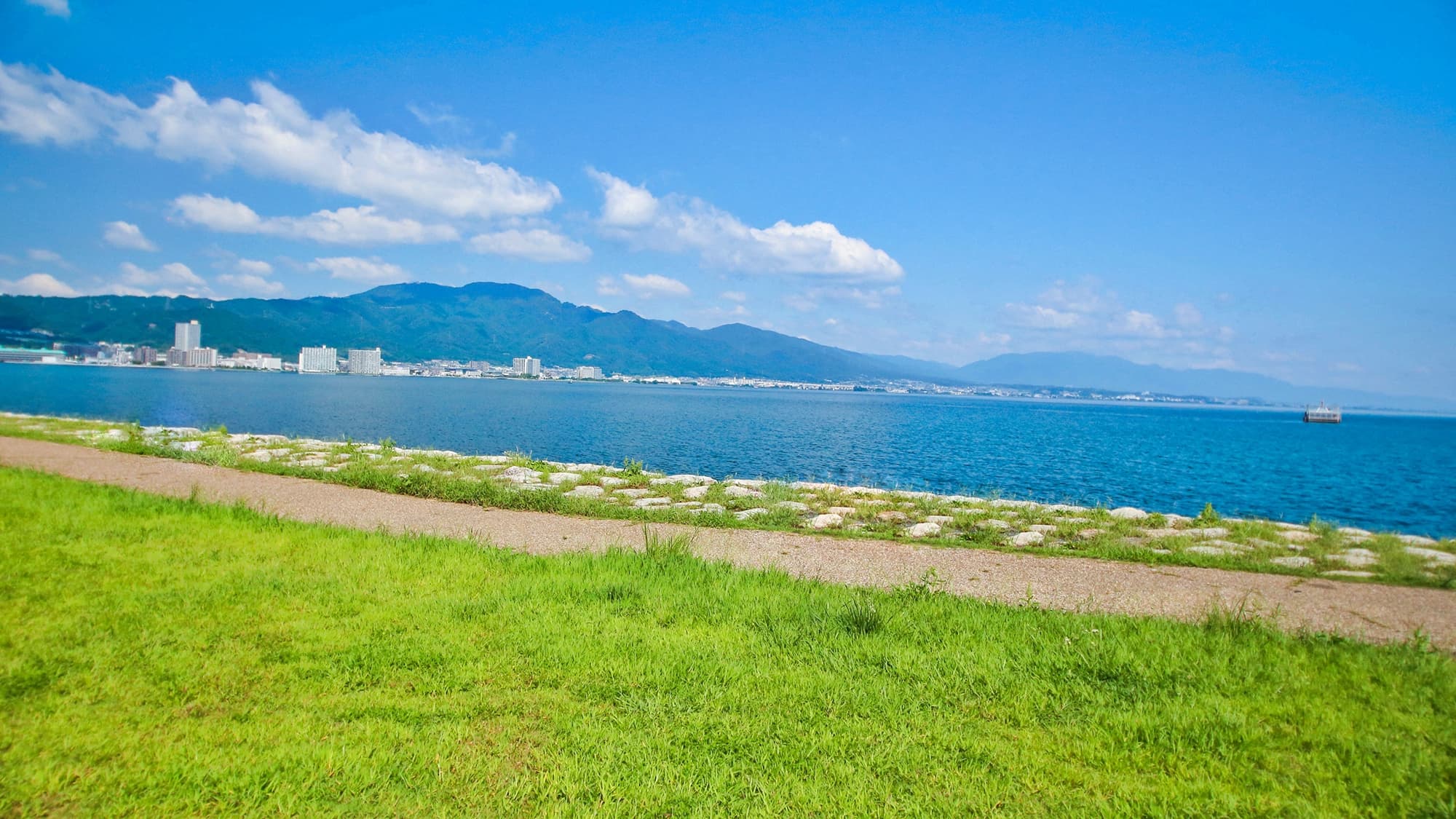 * Wake up early and stroll along the shores of Lake Biwa and enjoy jogging ♪
