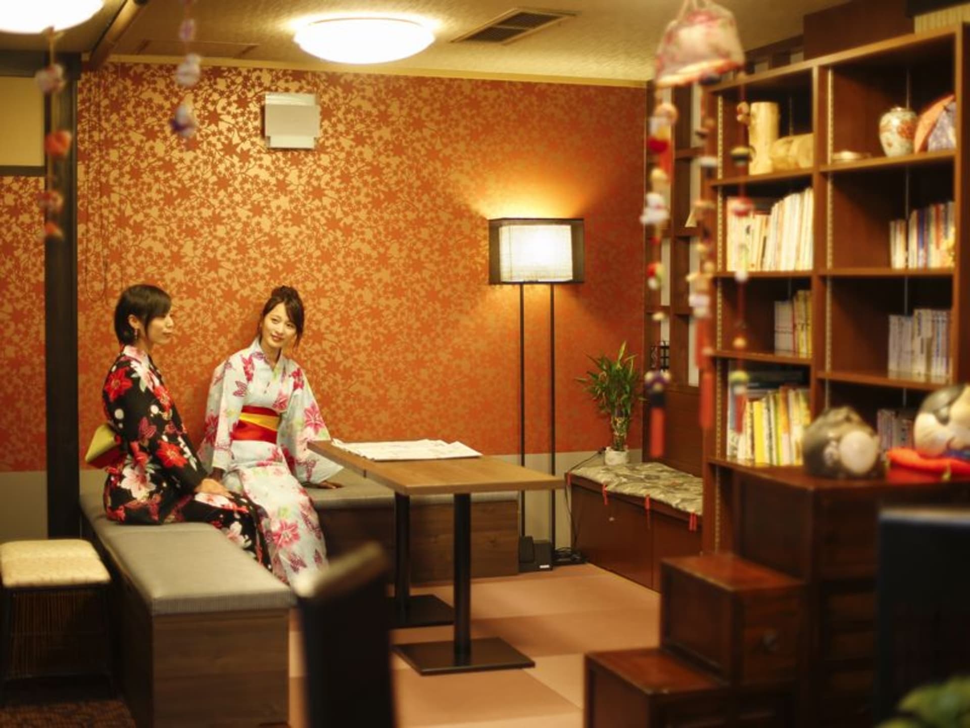 Interior - Lounge
