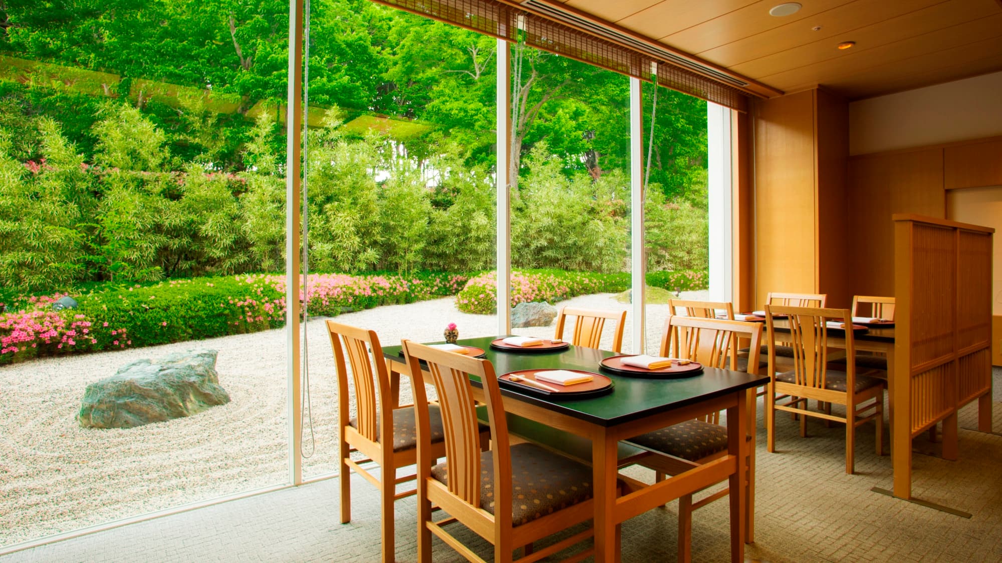 [Kissuitei] We offer the finest Japanese cuisine in keeping with the four seasons.
