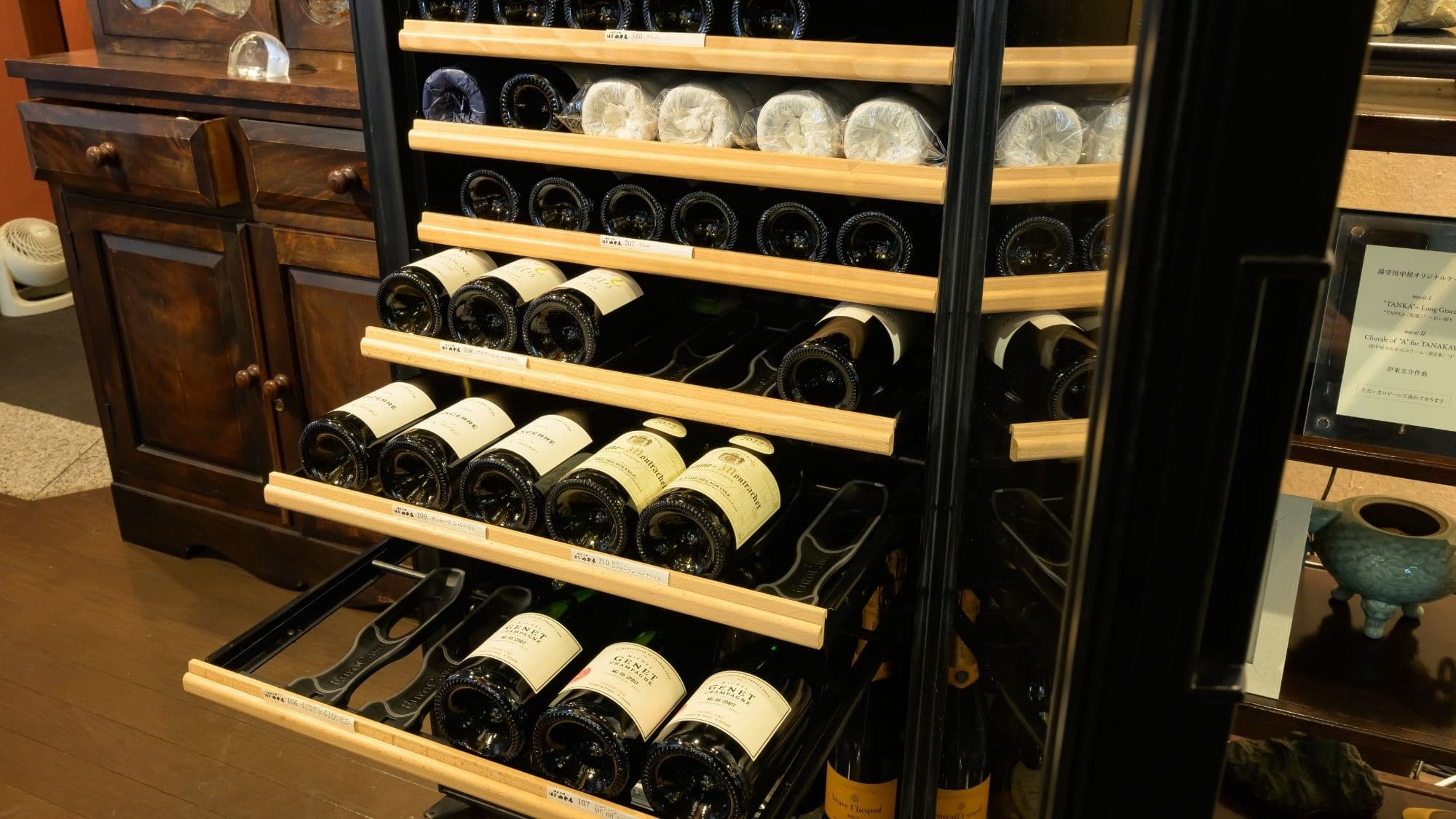 Our carefully selected wines will add color to your special evening. We will wholeheartedly recommend a glass that will complement your meal.