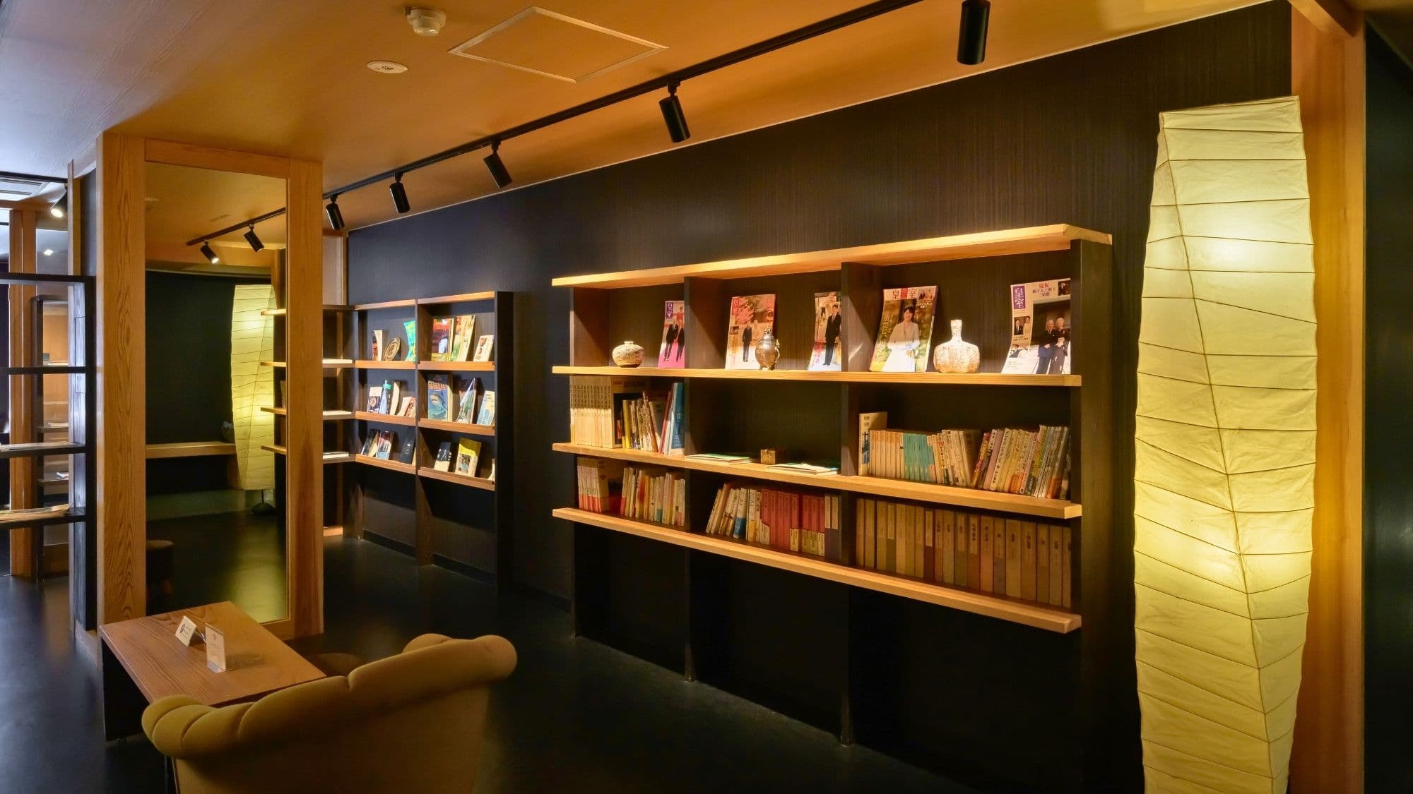 [Library] Choose a book that catches your eye from the wide selection.