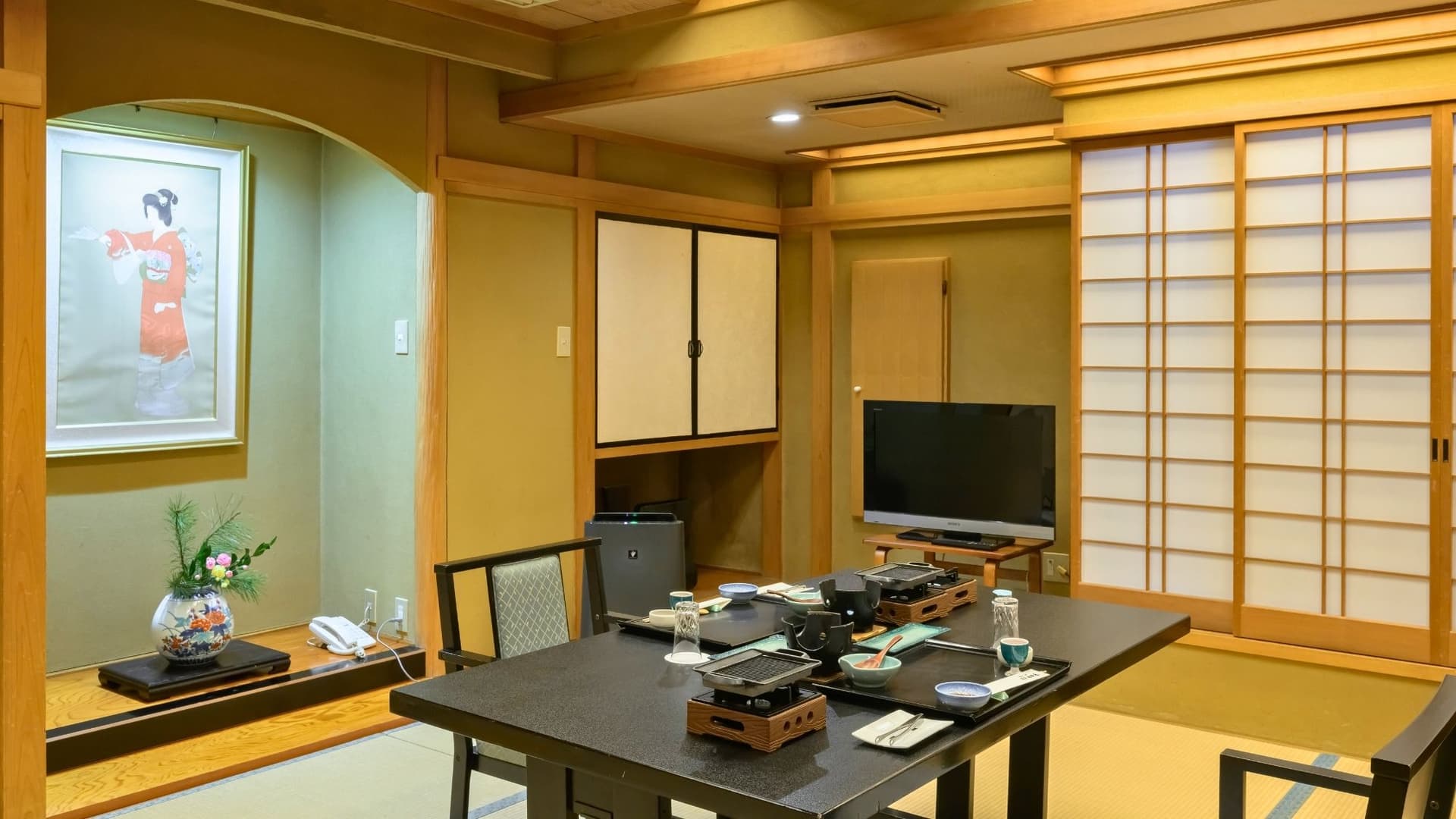 A peaceful private room where you can have lively conversation with your loved ones.