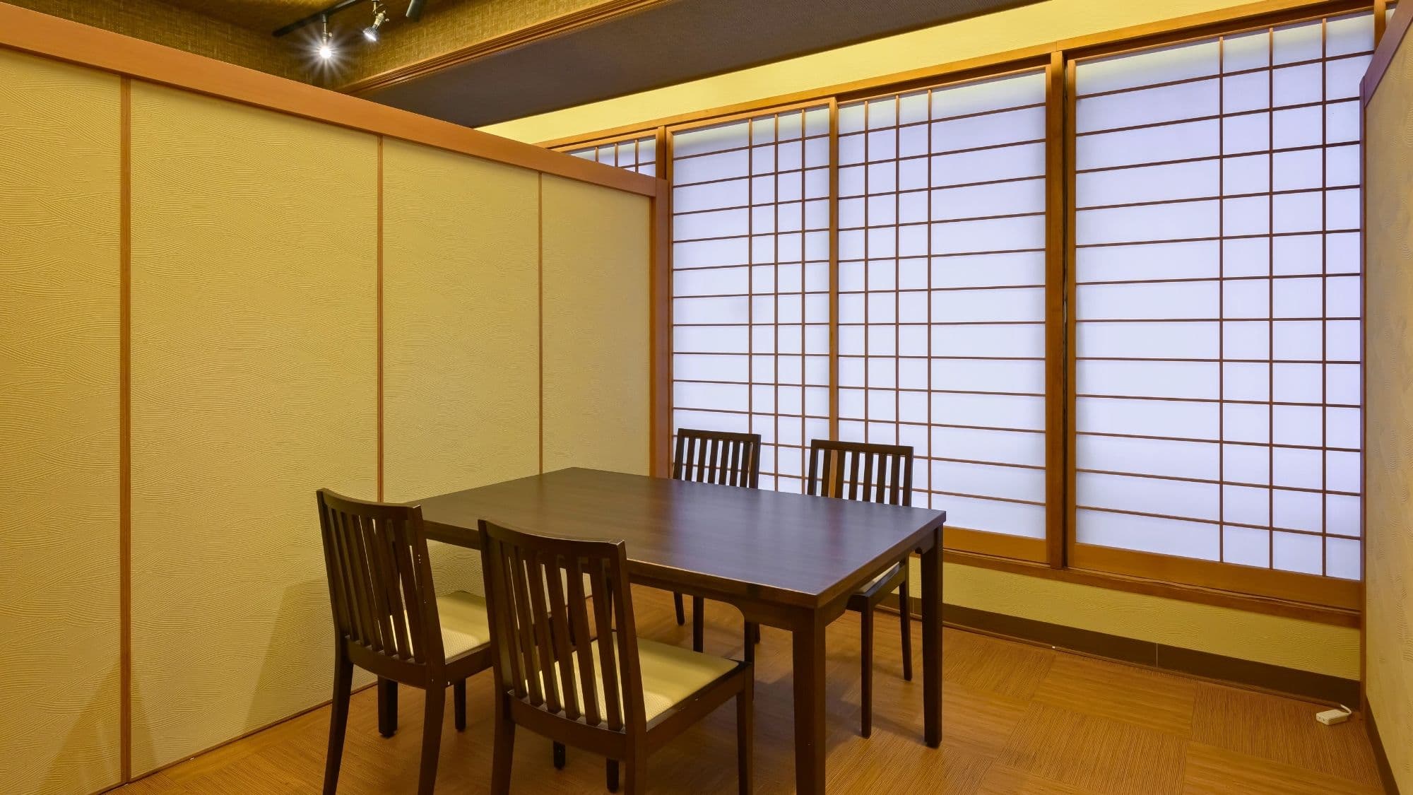 Enjoy seasonal flavors in a relaxing Japanese space.
