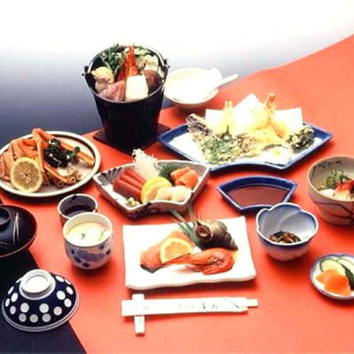 *[Examples of dishes] A variety of dishes that make generous use of the bounty of the northern land, including local hotpot and sashimi platters.