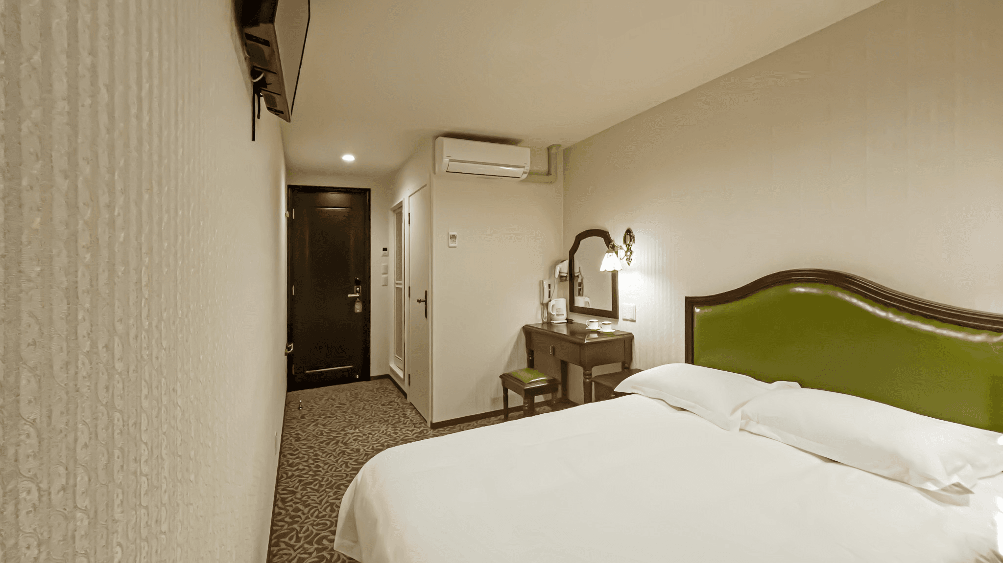 4 double rooms