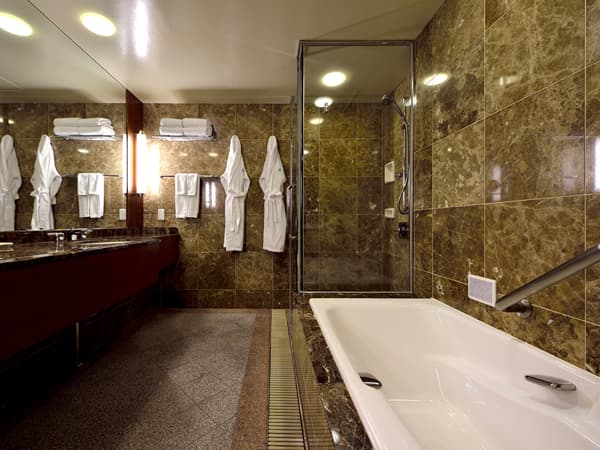 Royal Pines Suite
