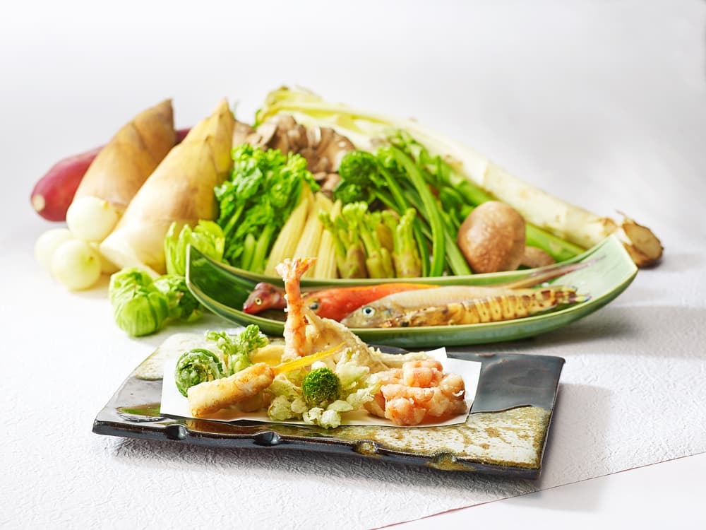 From seafood to mountain food, fresh seasonal ingredients are served in tempura right in front of you