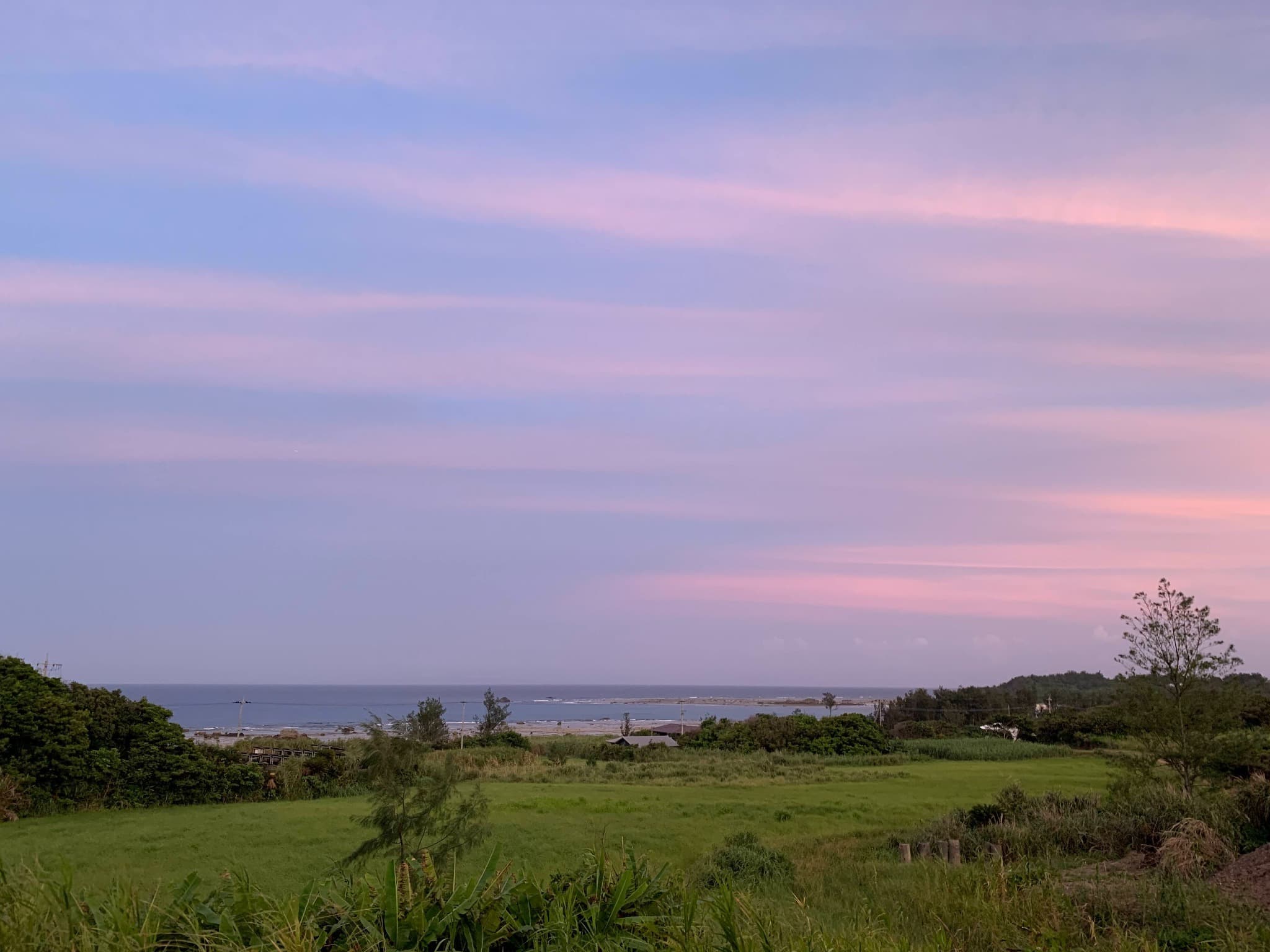 Enjoy the view of the sky and sea that changes over time