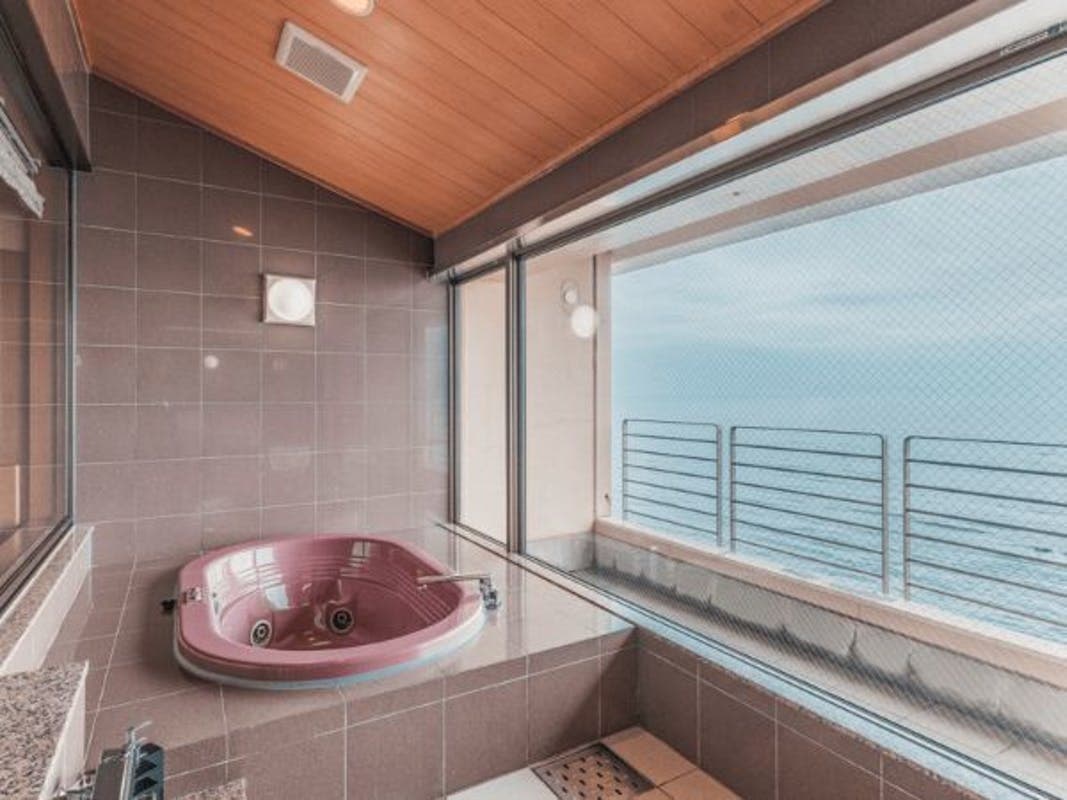 Maisonette with observation bath