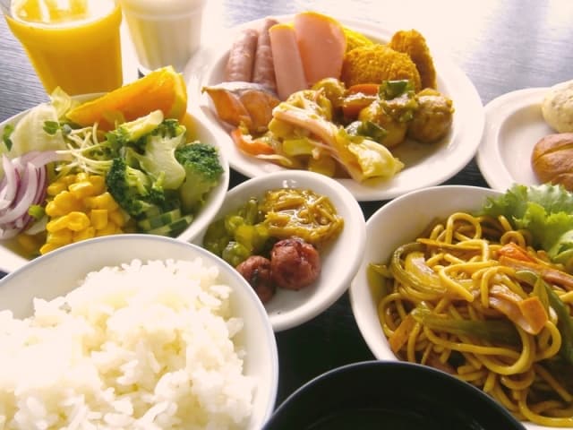 Free buffet breakfast every morning from 7am to 9am!