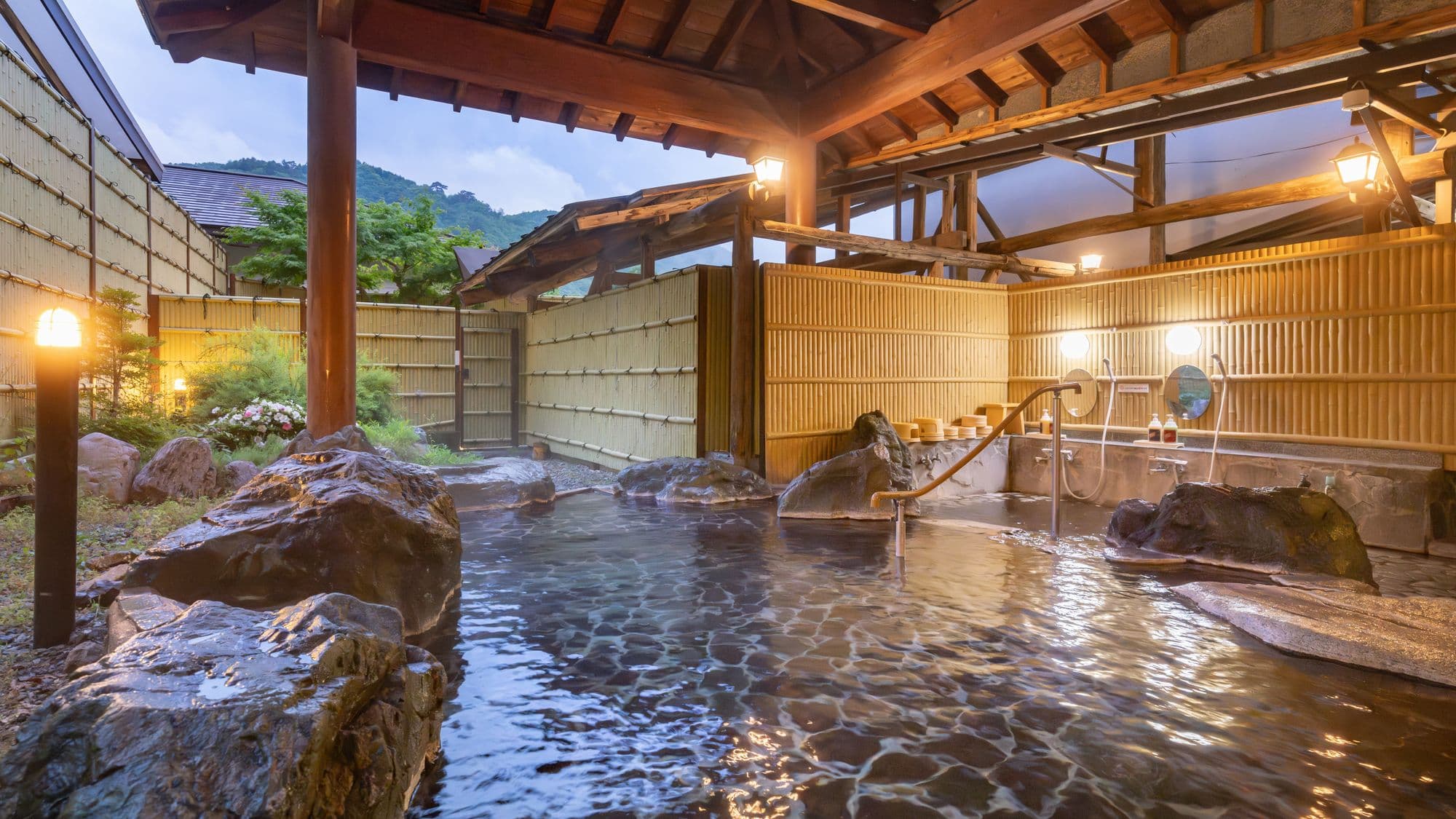 [Private open-air bath "Beauty Bath"] Enjoy the high-quality hot spring water to your heart's content in the refreshing mountain air.