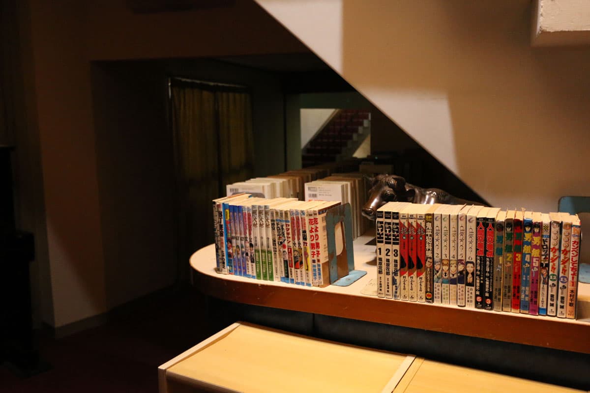 Inside the building (Manga area)
