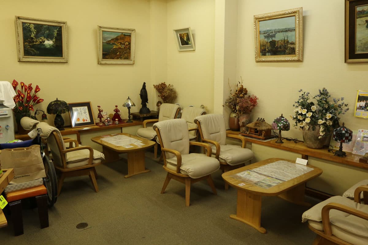 Lobby Lounge (Smoking not permitted)