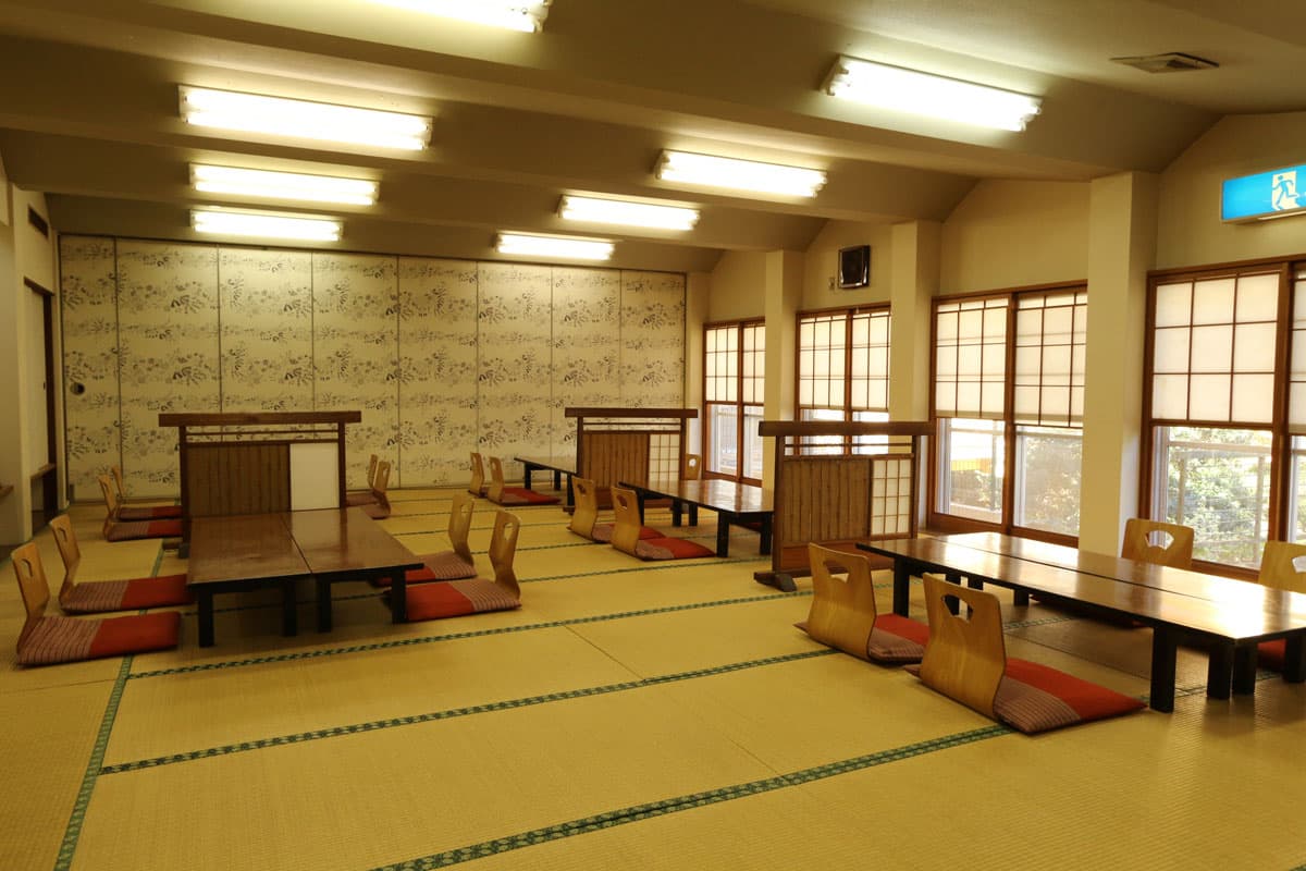 Dinner and breakfast venue (large banquet hall)