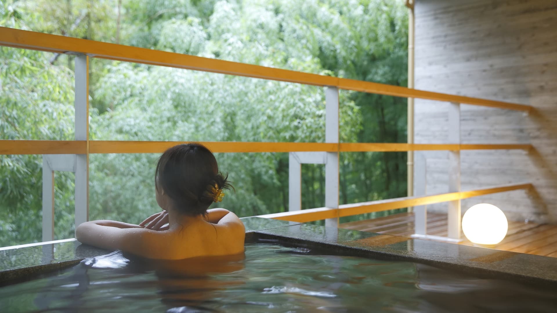 An example of an open-air bath in a guest room