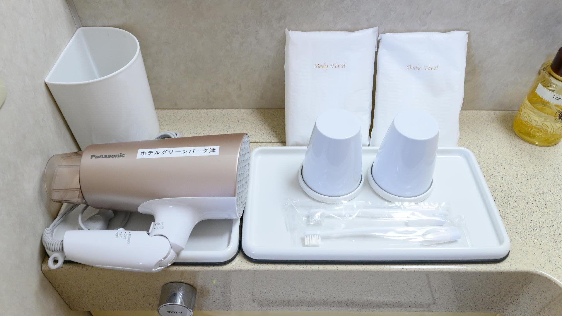 [Bathroom] Amenities and hair dryer