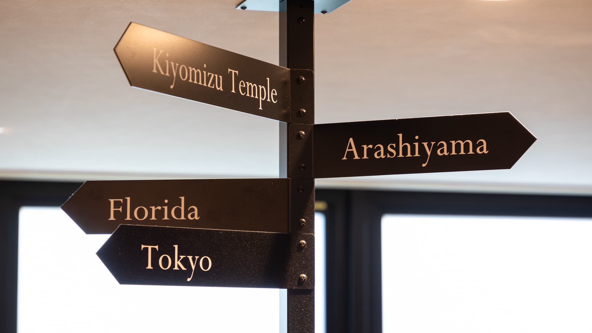 [Library Cafe] Famous place sign indicating the direction of the place.