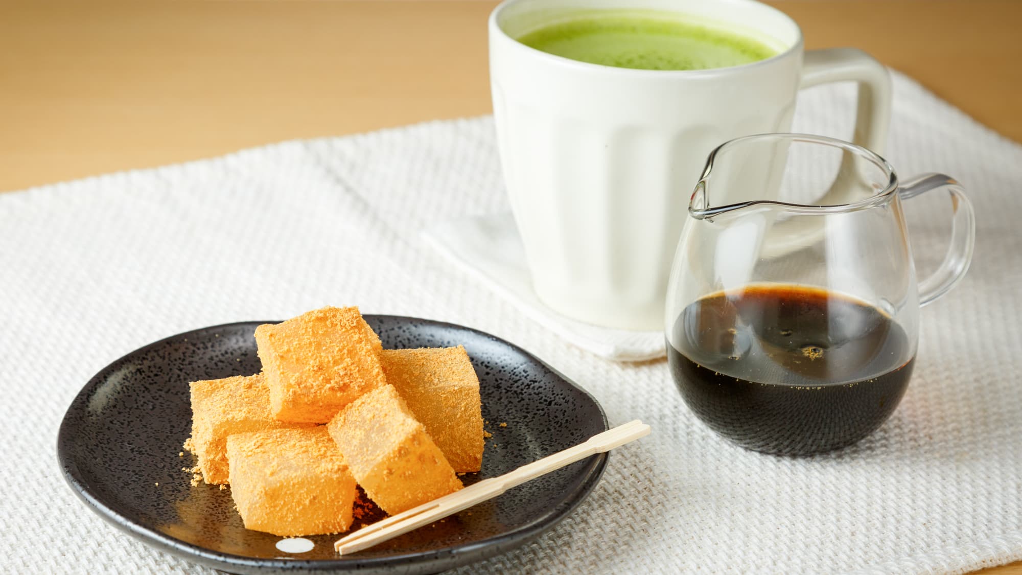 [Sweets Time 14:00-17:00] Enjoy snacks unique to Kyoto.