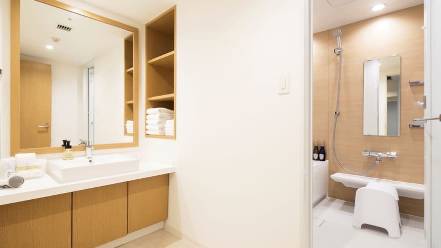 Grand Deluxe Fourth Bathroom