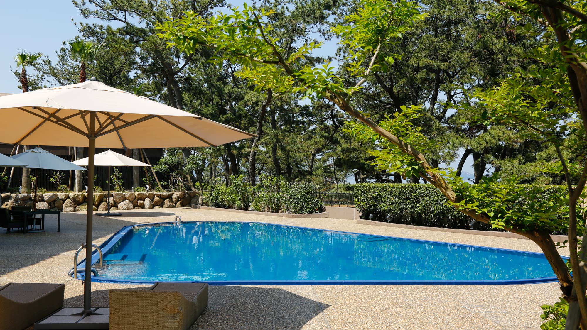 Awajihama Rikyu Main Building Pool