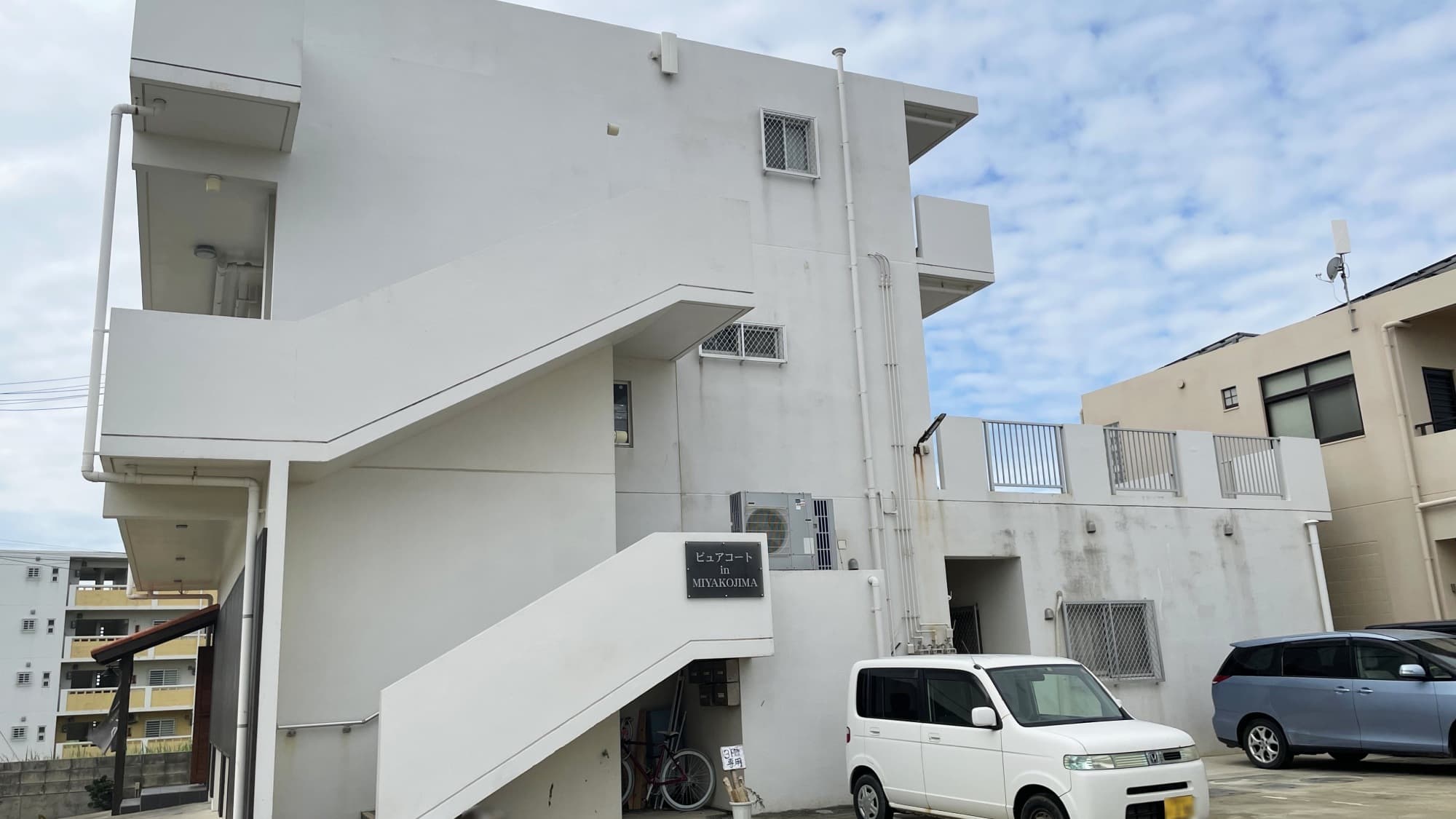 ・[Exterior] Approximately 10 minutes by car from Miyako Airport. Located within walking distance of Painagama Beach.