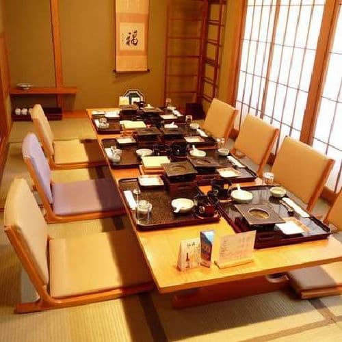 Enjoy a relaxing dinner in the private room of the Japanese restaurant "Shikitei", which is full of Japanese atmosphere.