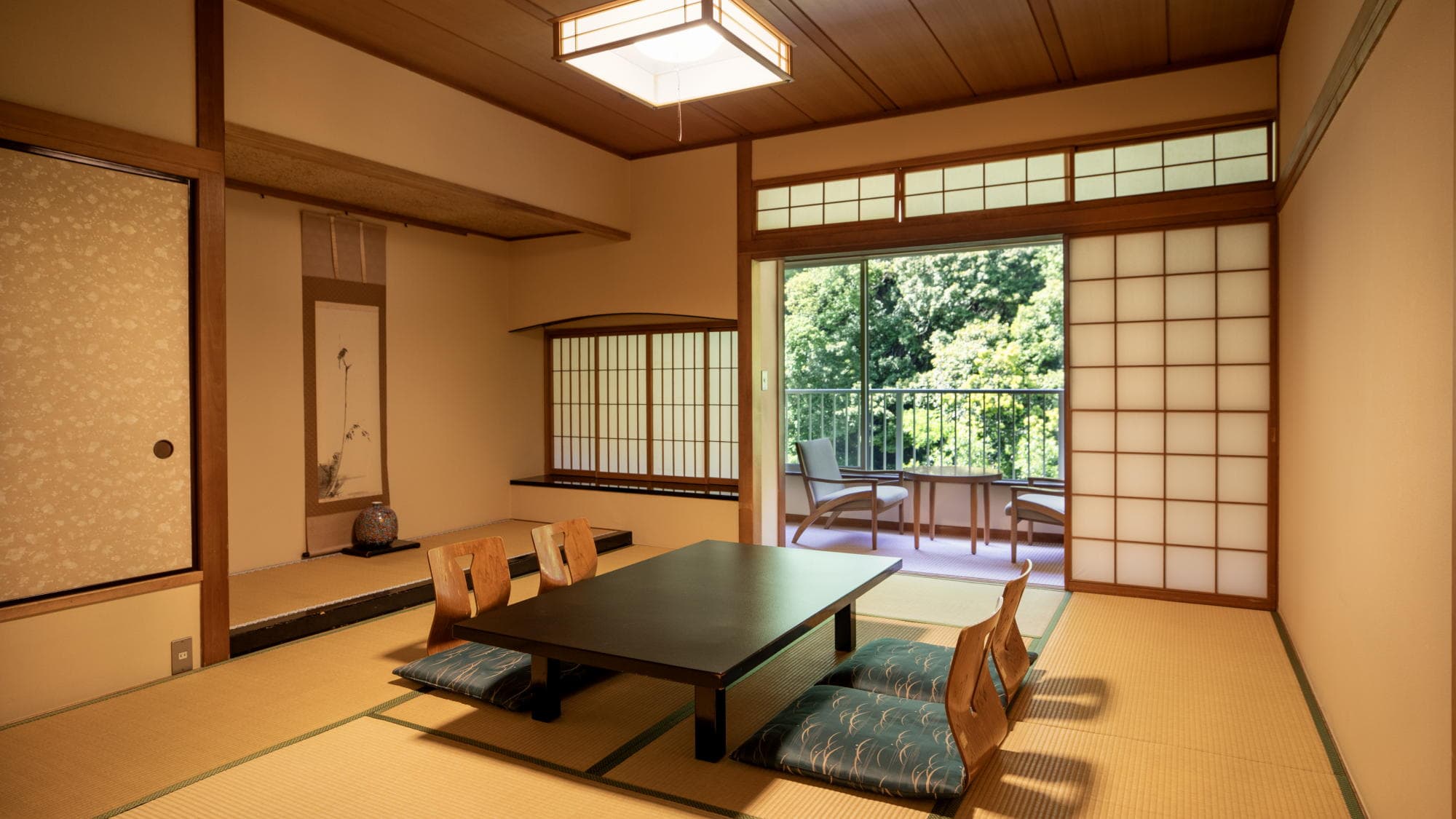 An example of a Japanese-style room with an indoor bath using hot spring water