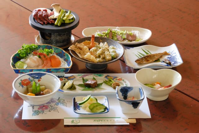 Enjoy 10 mountain delicacies