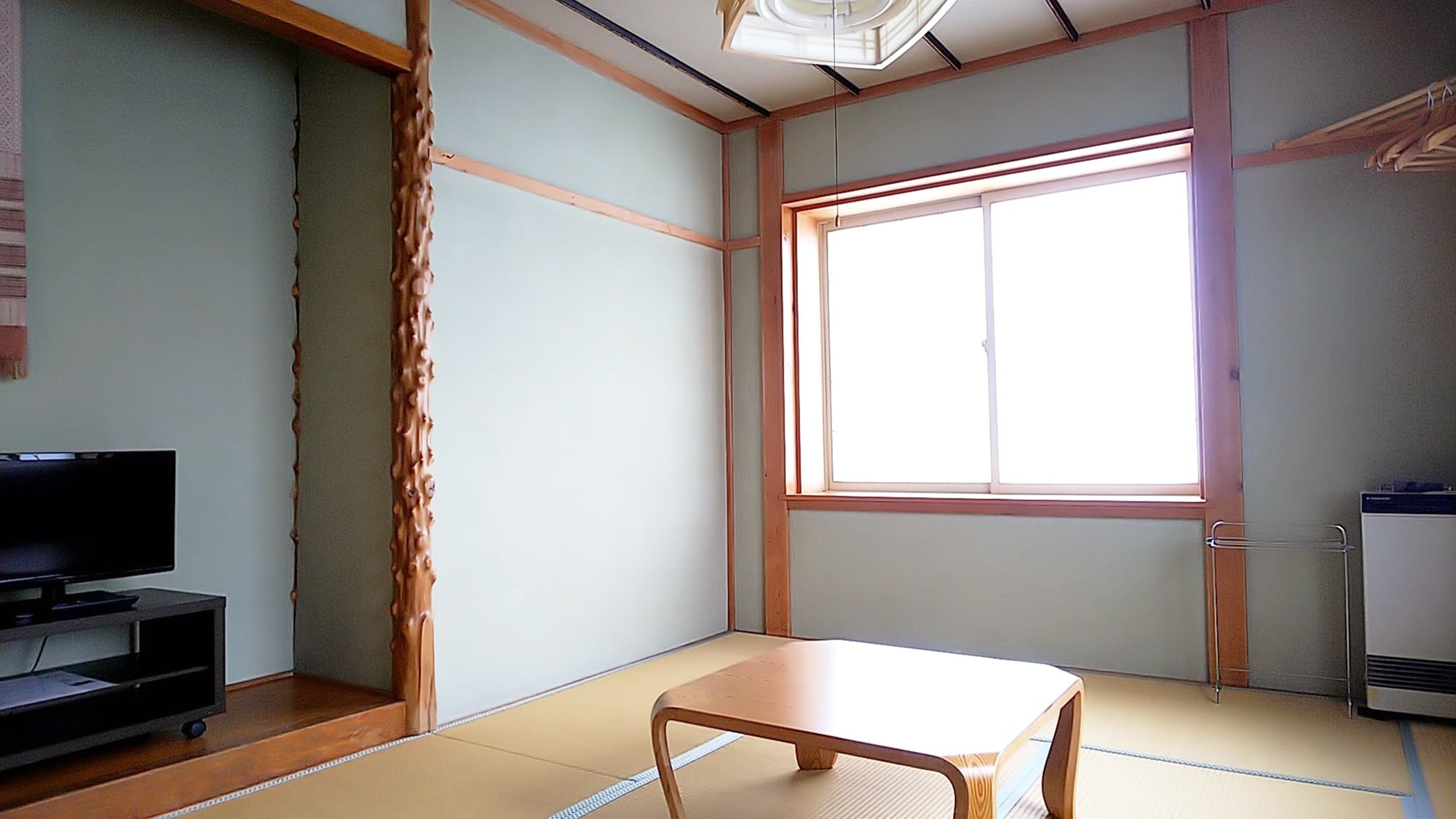 Japanese-style room (6 tatami mats) (shared bathroom and toilet)
