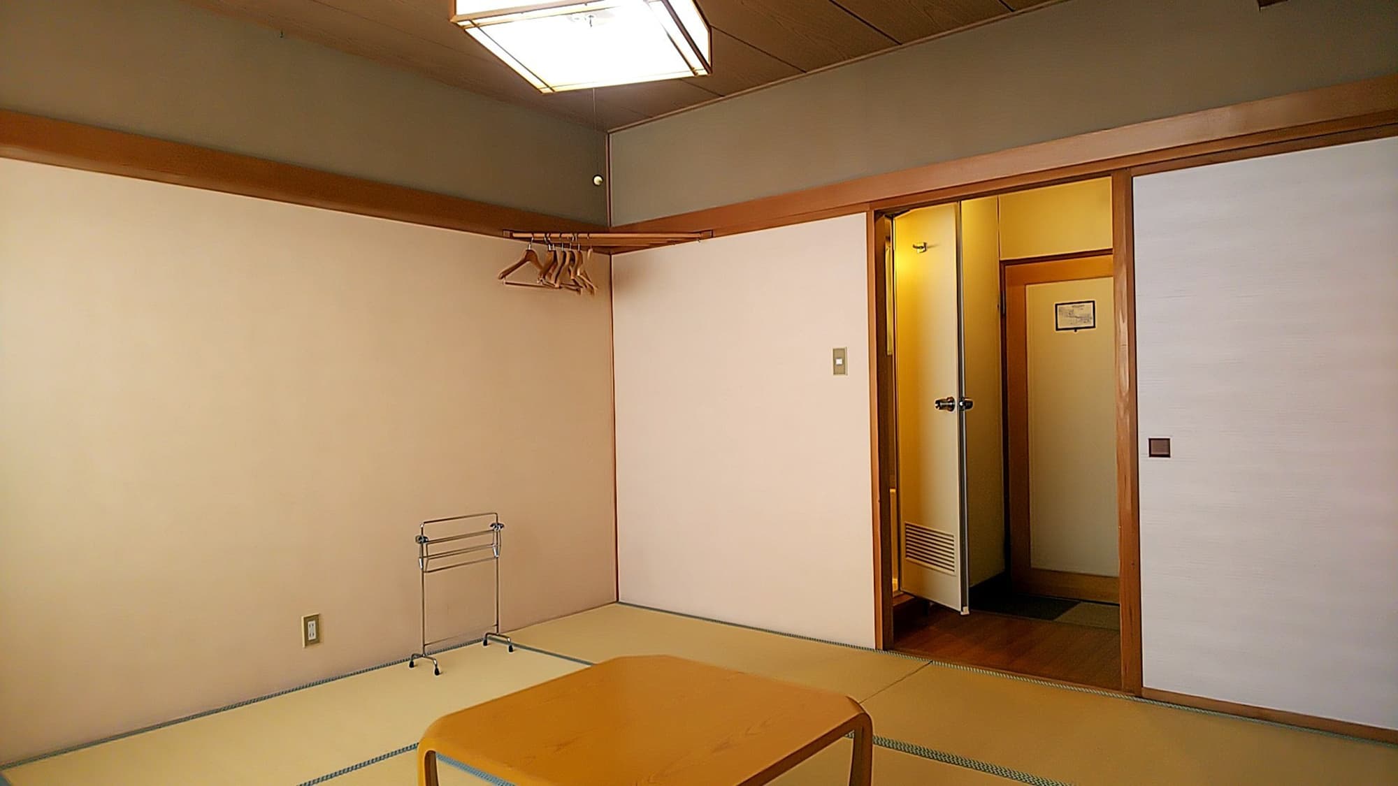 Japanese-style room (8 tatami mats) (with bath and toilet)