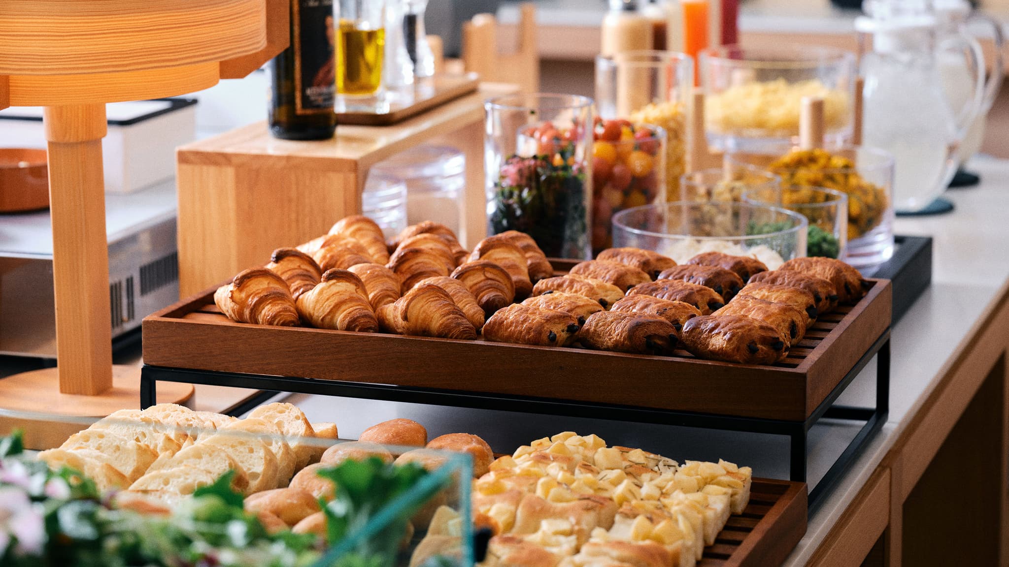 Breakfast buffet | Delicious dishes featuring meat and vegetables raised in a rich natural environment, as well as fresh eggs and dairy products.