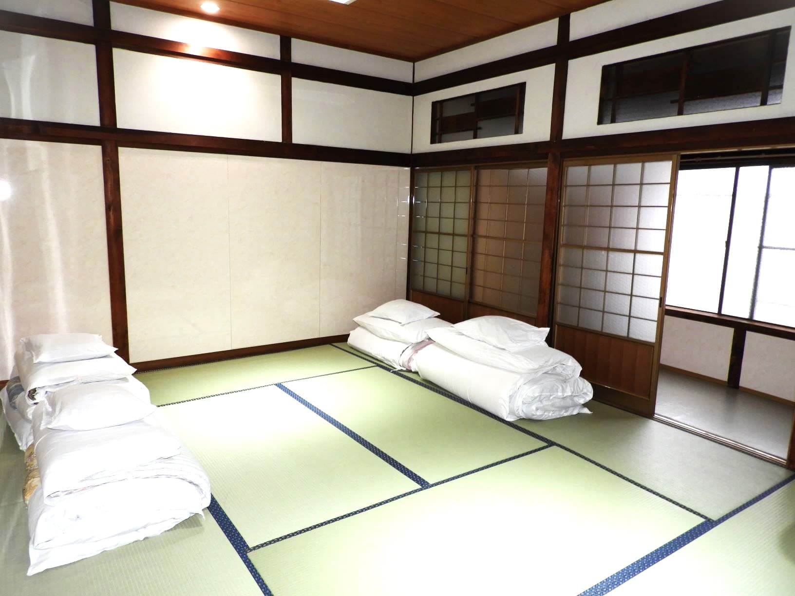 Japanese-style room (10 tatami mats)