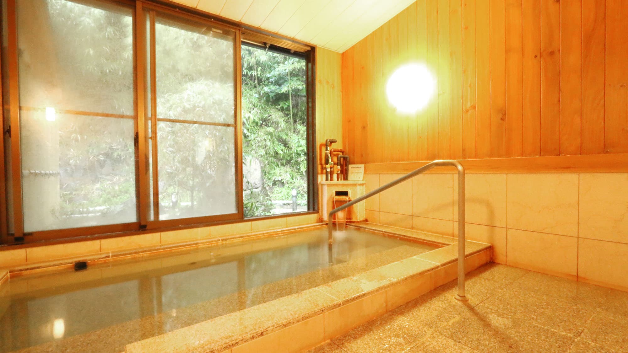 <Family bath> Four private baths can be used by one group for 60 minutes free of charge.
